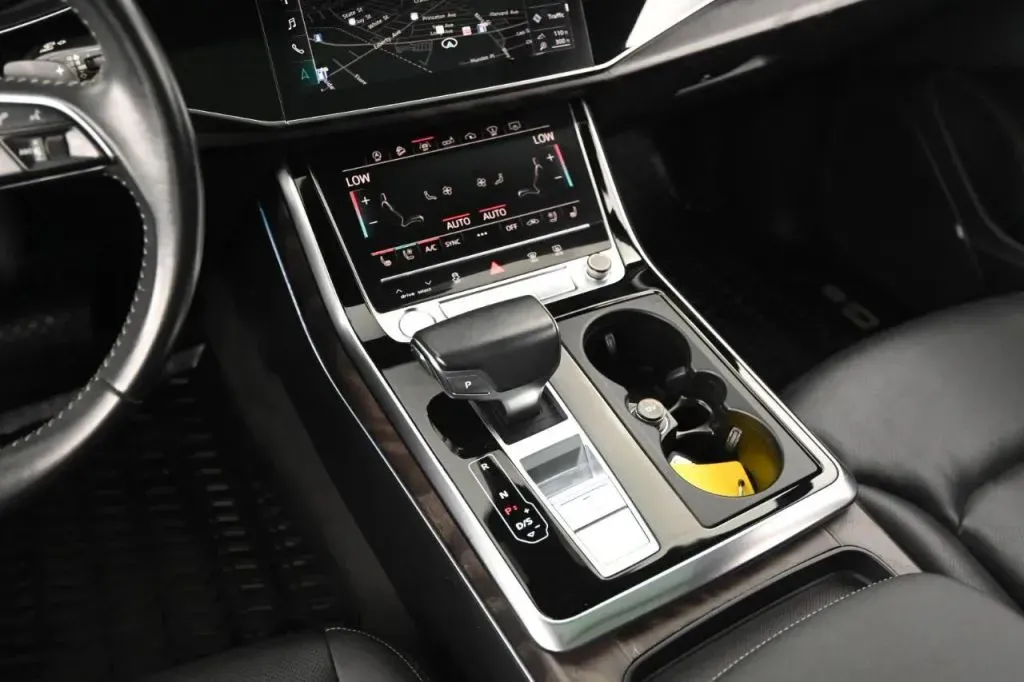Audi Q8 photo 24