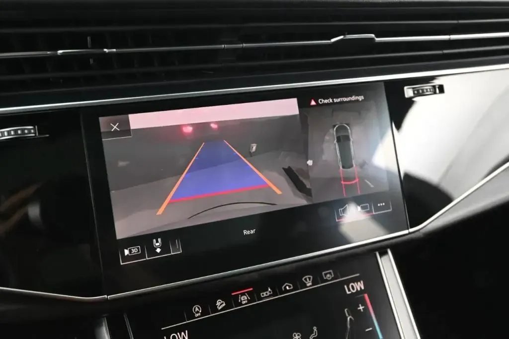 Audi Q8 photo 31