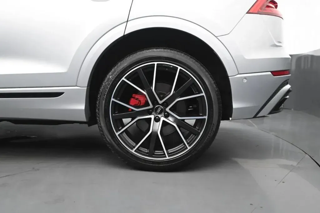 Audi Q8 photo 13