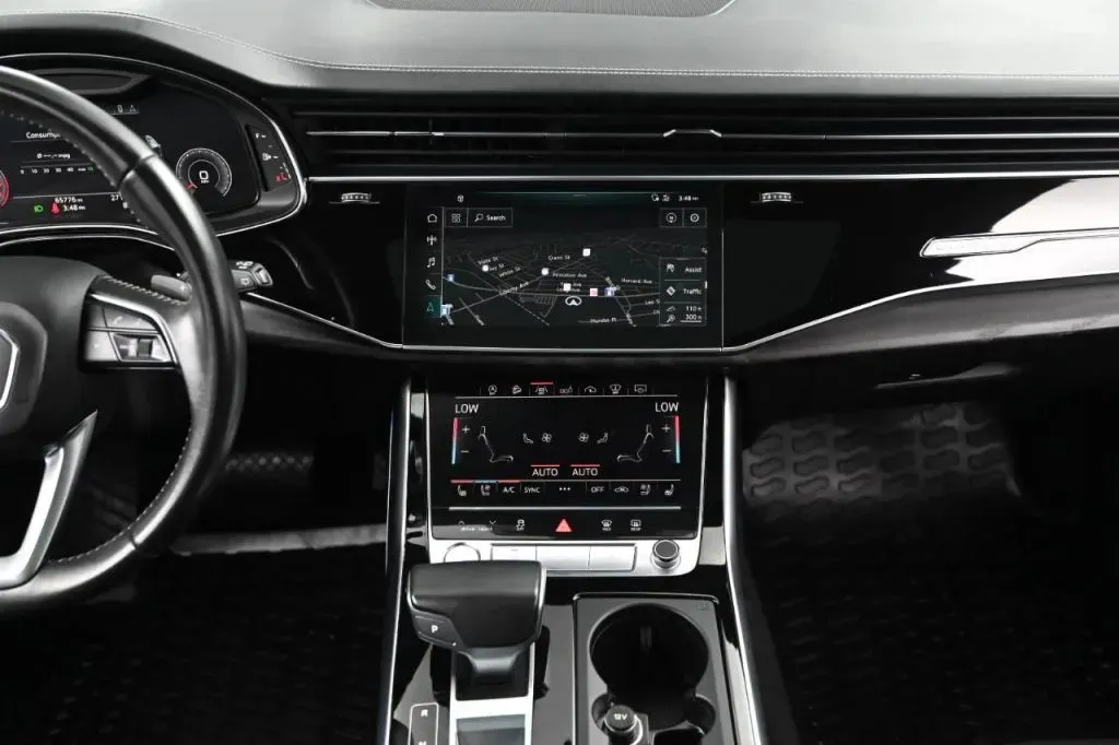 Audi Q8 photo 21