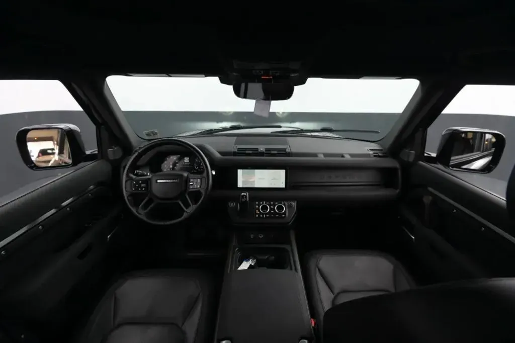 Land Rover Defender photo 30