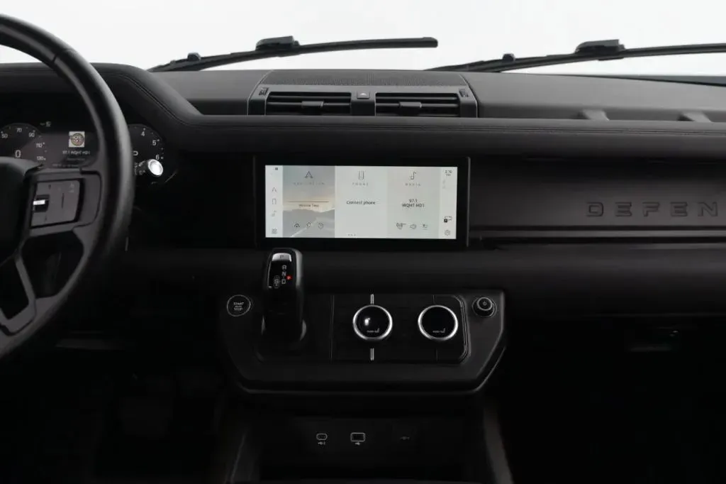 Land Rover Defender photo 32
