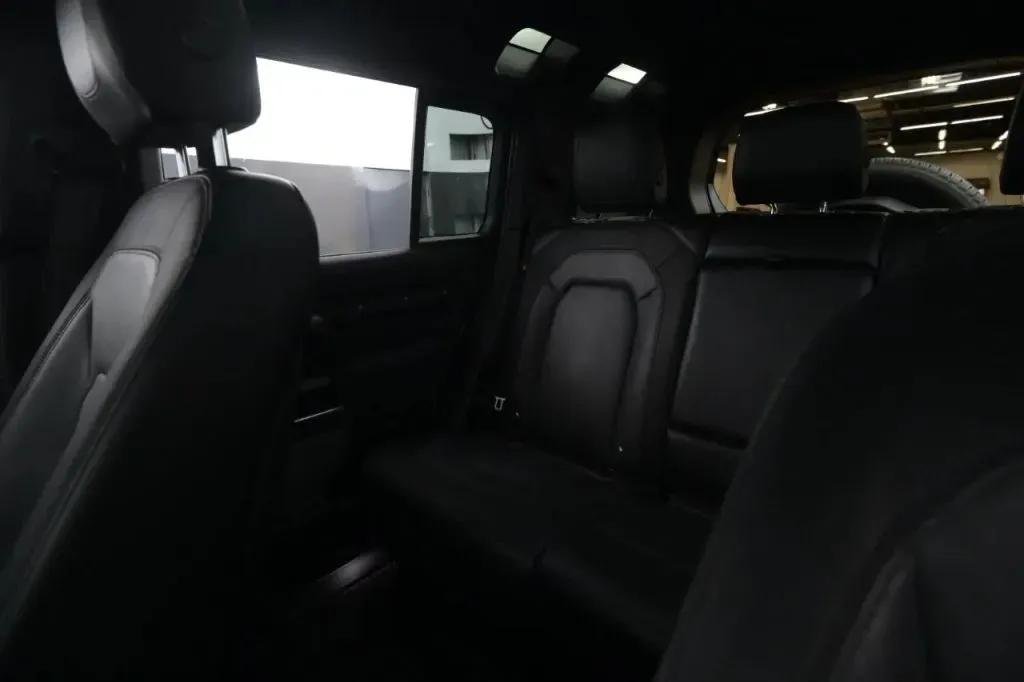 Land Rover Defender photo 41