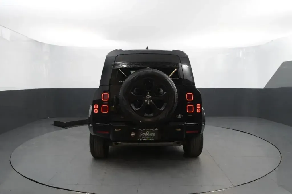 Land Rover Defender photo 4