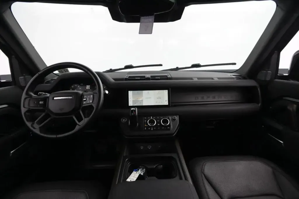 Land Rover Defender photo 31