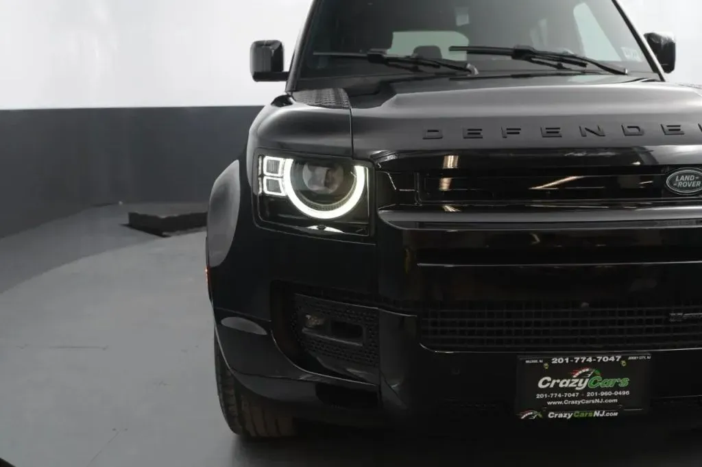 Land Rover Defender photo 9