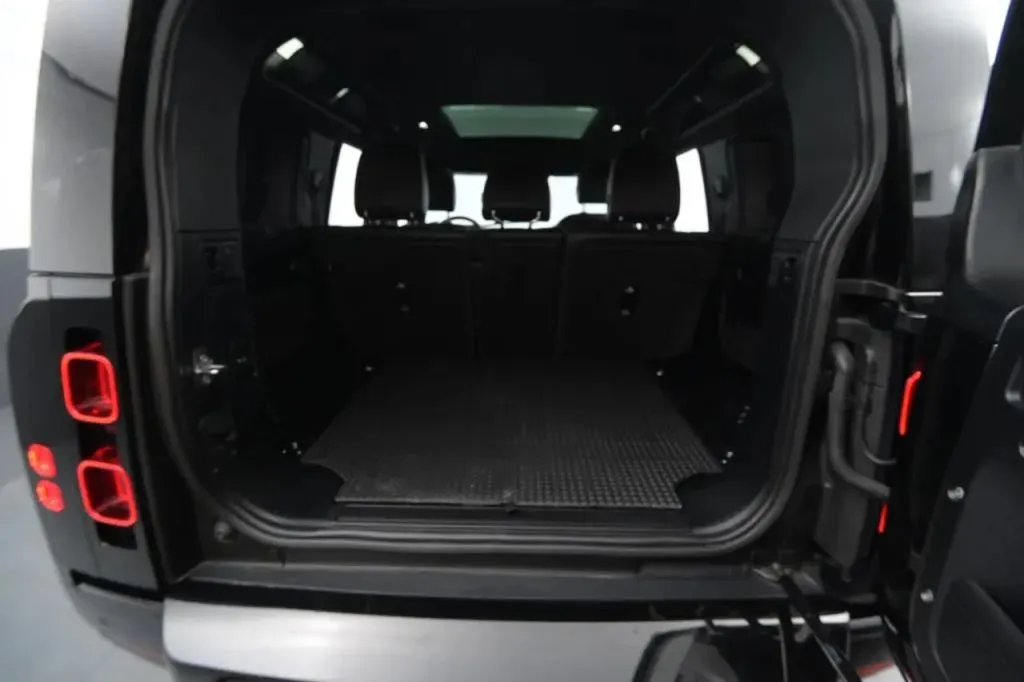 Land Rover Defender photo 45