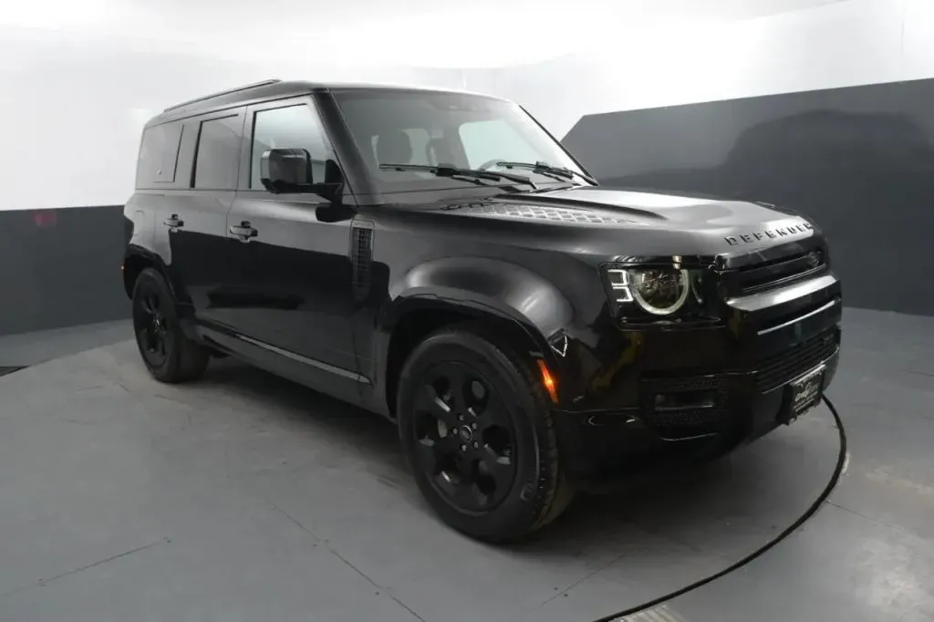 Land Rover Defender photo 7