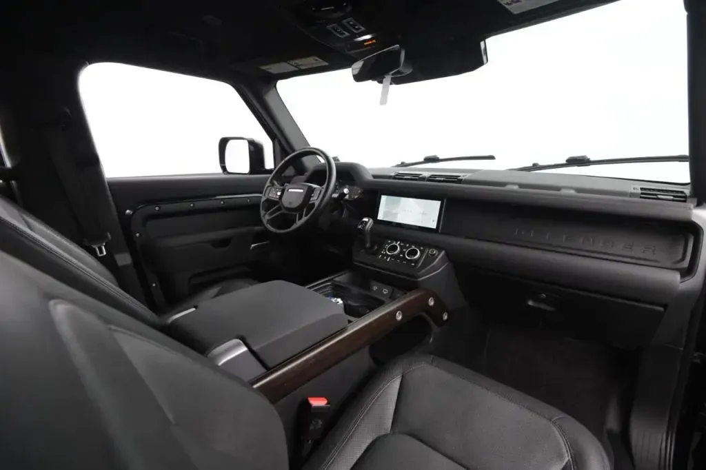 Land Rover Defender photo 50
