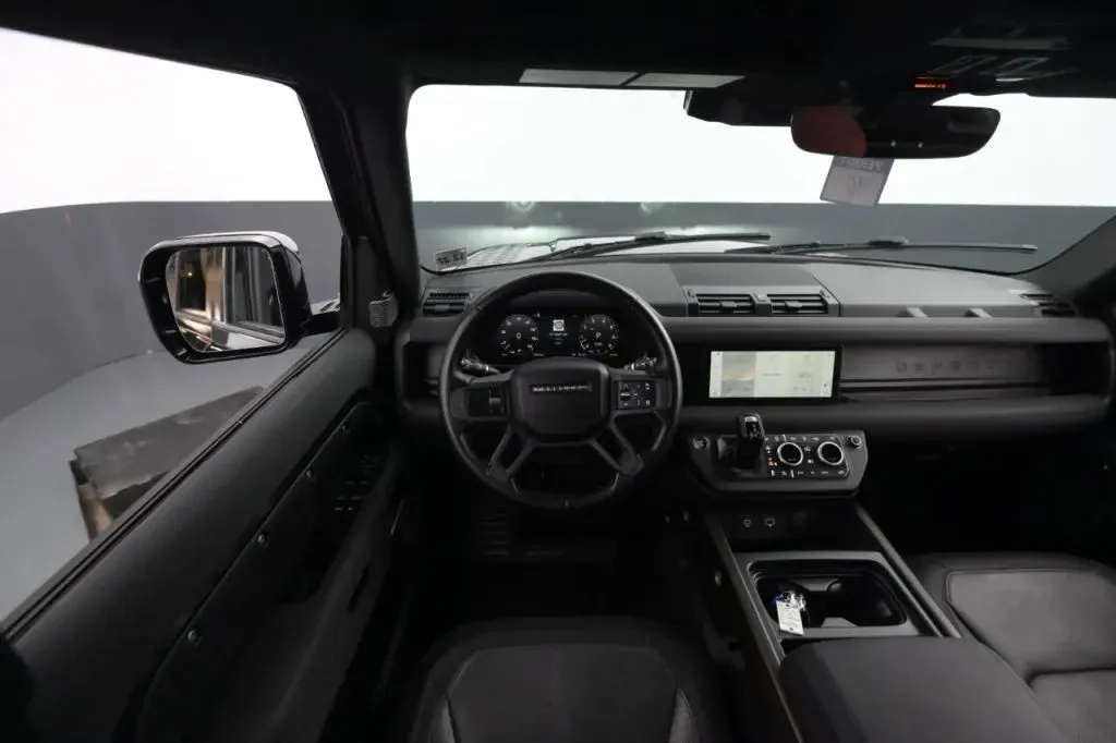 Land Rover Defender photo 35