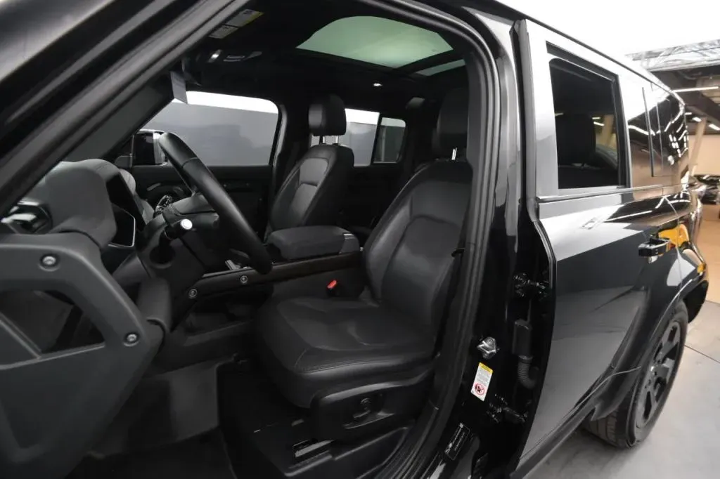 Land Rover Defender photo 40