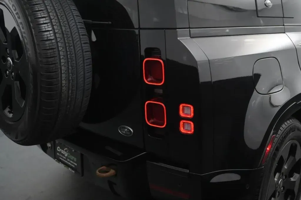 Land Rover Defender photo 19