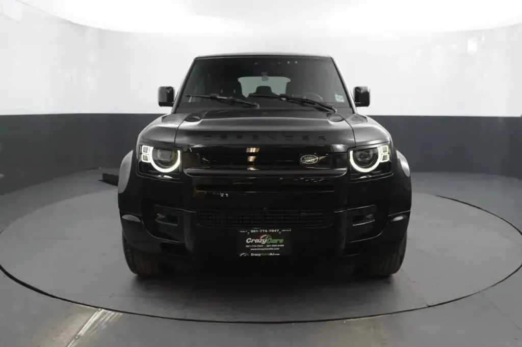 Land Rover Defender photo 8