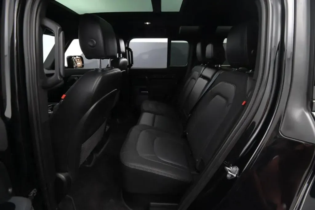 Land Rover Defender photo 42