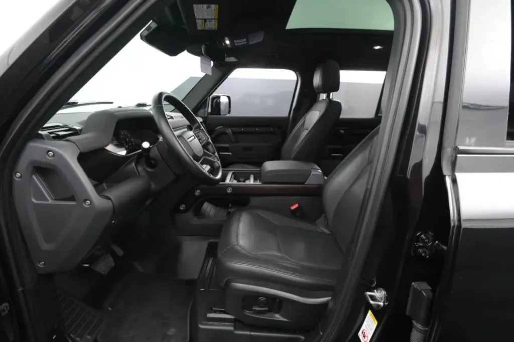 Land Rover Defender photo 38