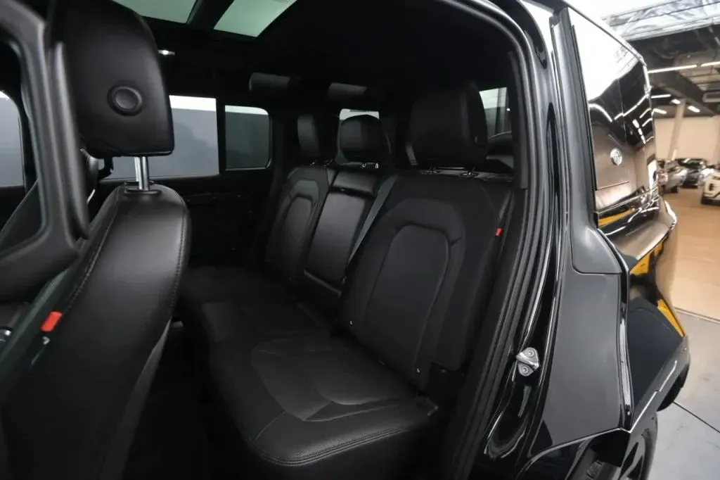 Land Rover Defender photo 44
