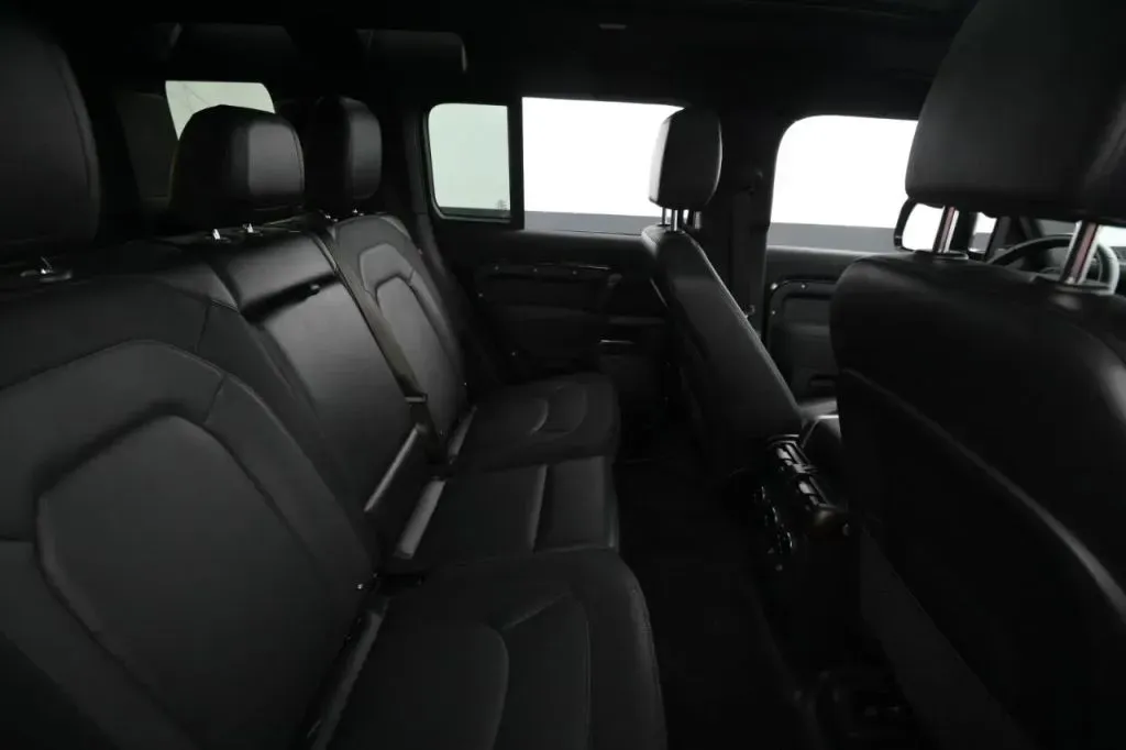 Land Rover Defender photo 49