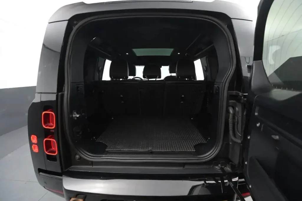 Land Rover Defender photo 46
