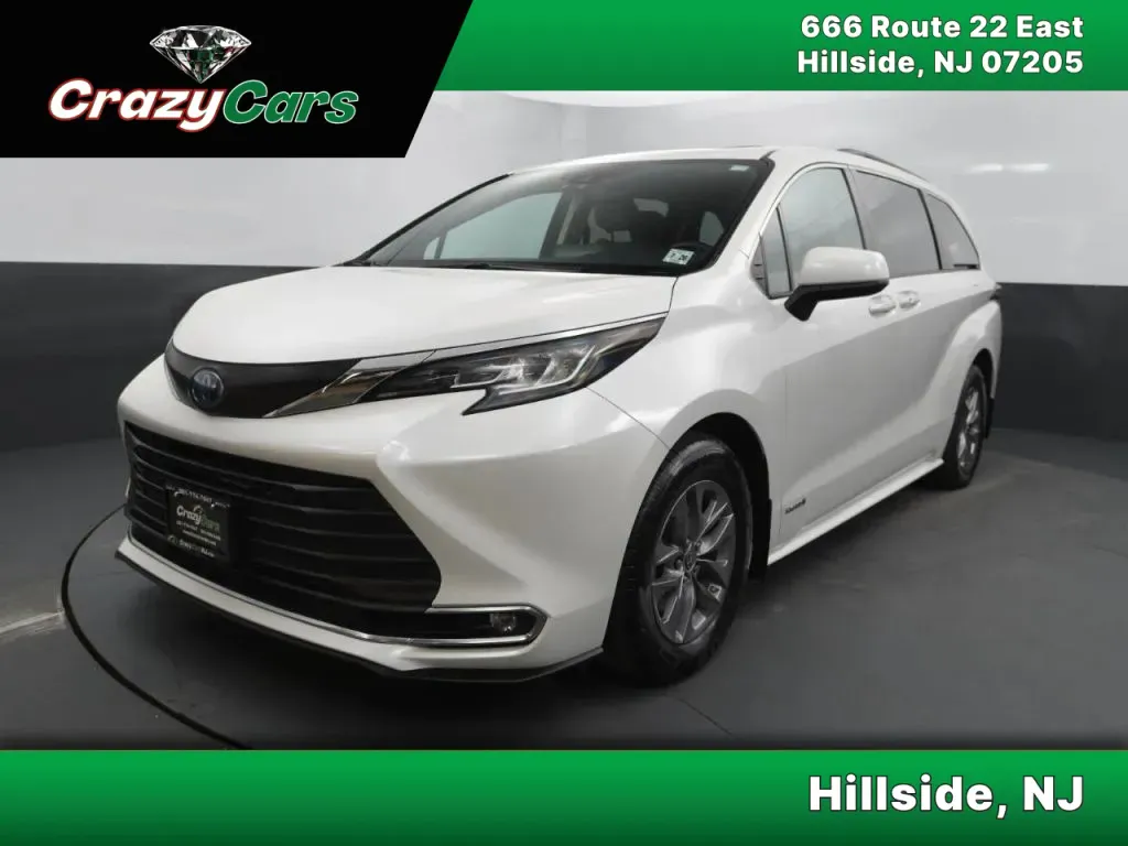 White 2021 Toyota Sienna XLE Minivan 4D for sale in Hillside, NJ