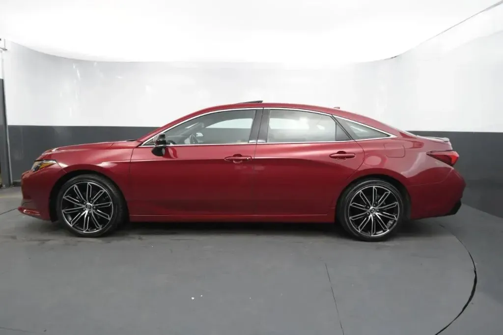 Toyota Avalon photo 2