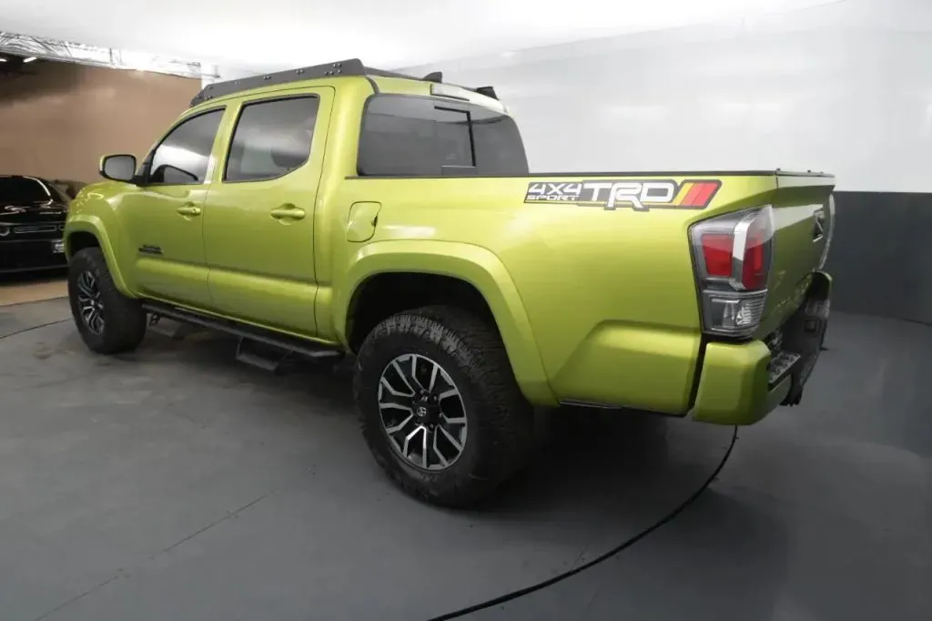 Toyota Tacoma photo 3