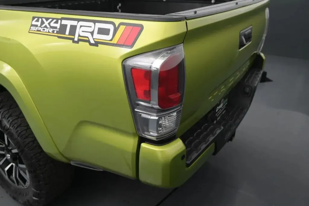 Toyota Tacoma photo 17