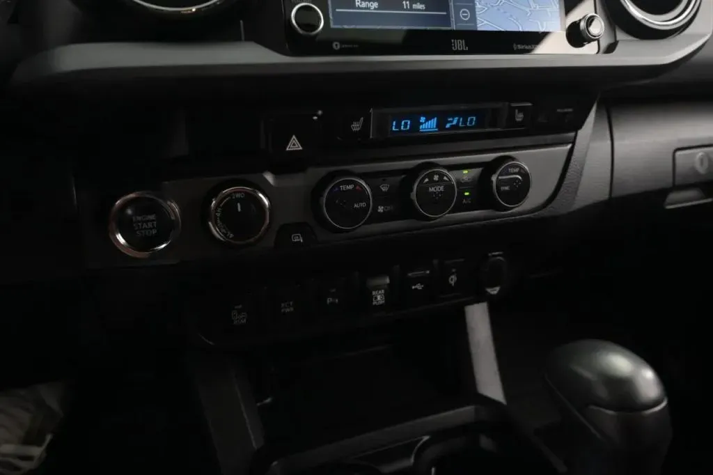 Toyota Tacoma photo 25