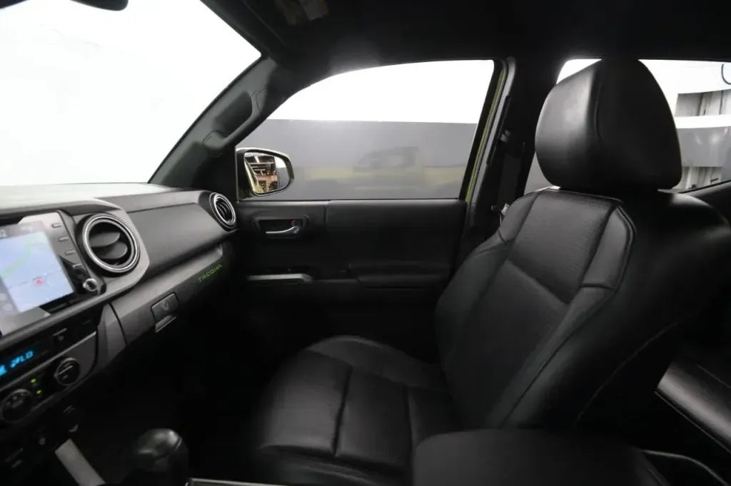 Toyota Tacoma photo 26