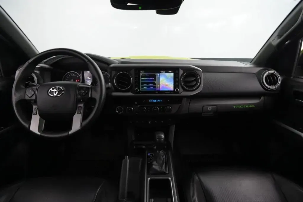 Toyota Tacoma photo 32