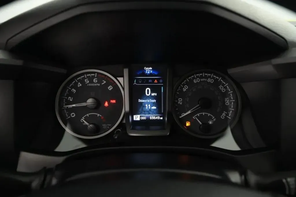 Toyota Tacoma photo 22