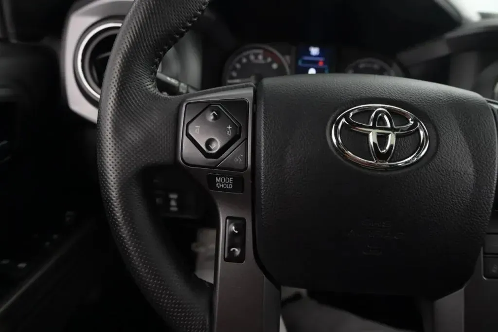 Toyota Tacoma photo 28