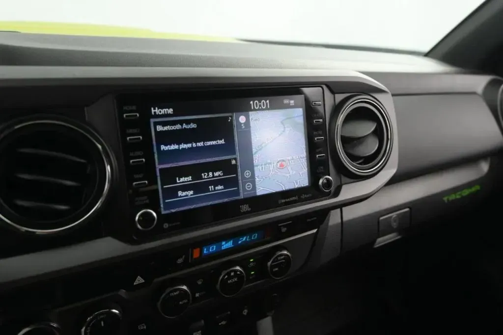Toyota Tacoma photo 23
