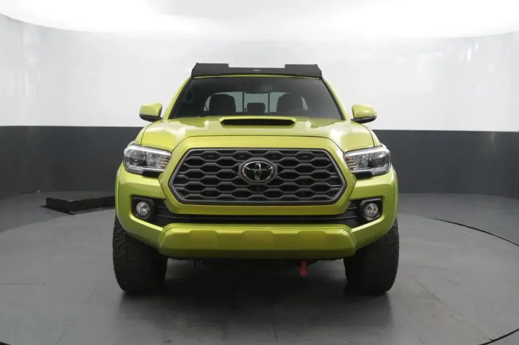 Toyota Tacoma photo 8