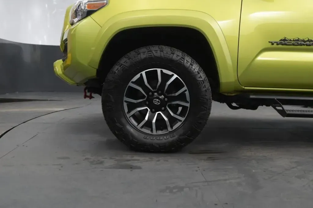 Toyota Tacoma photo 11