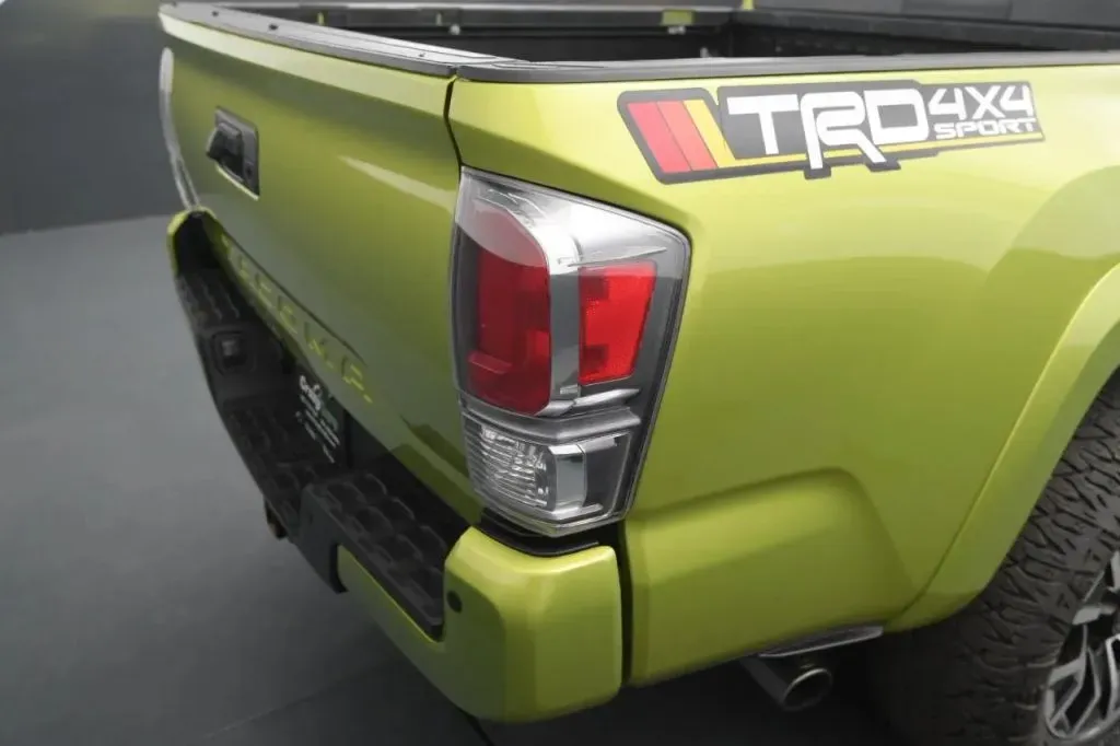 Toyota Tacoma photo 19