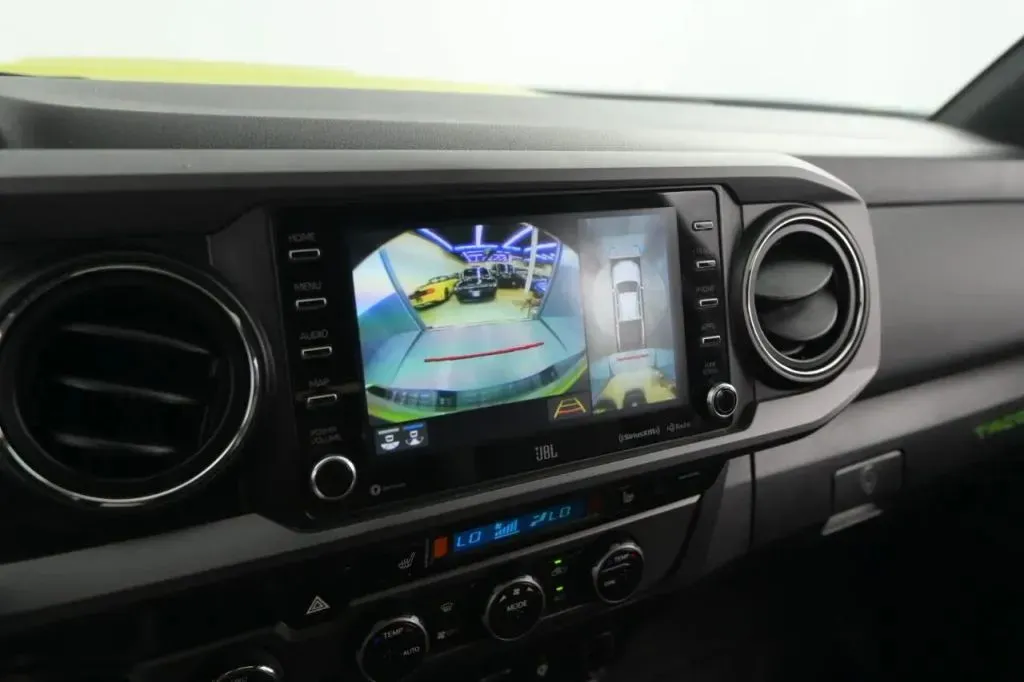 Toyota Tacoma photo 24