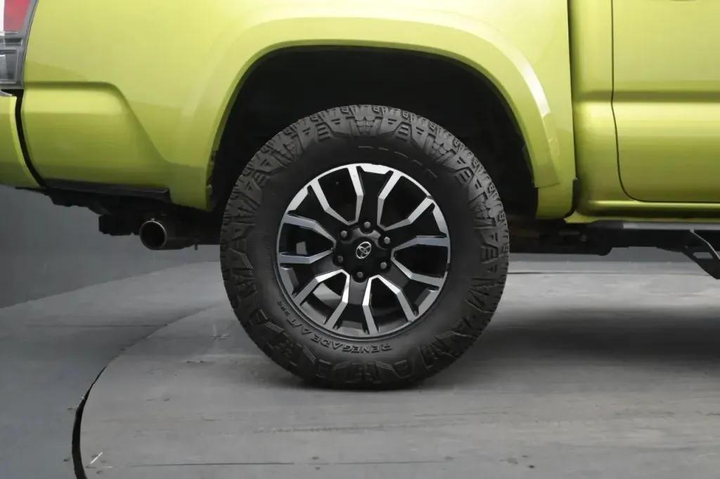 Toyota Tacoma photo 20
