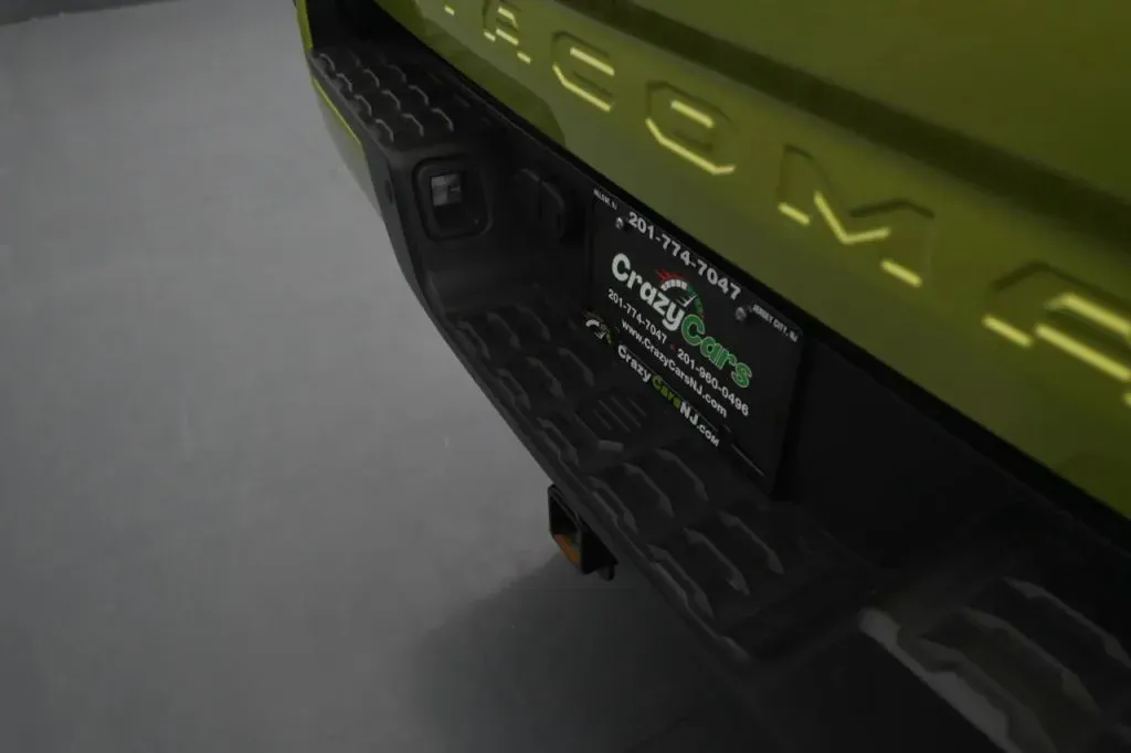 Toyota Tacoma photo 18