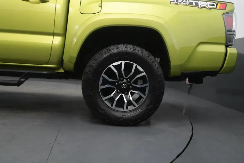 Toyota Tacoma photo 16