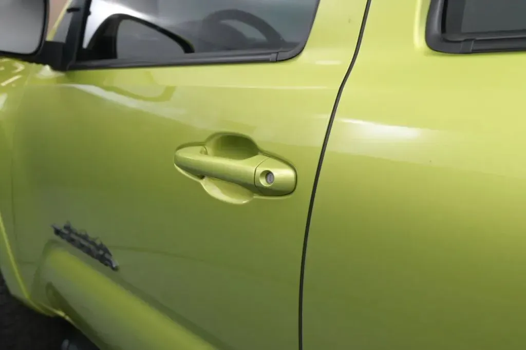 Toyota Tacoma photo 14