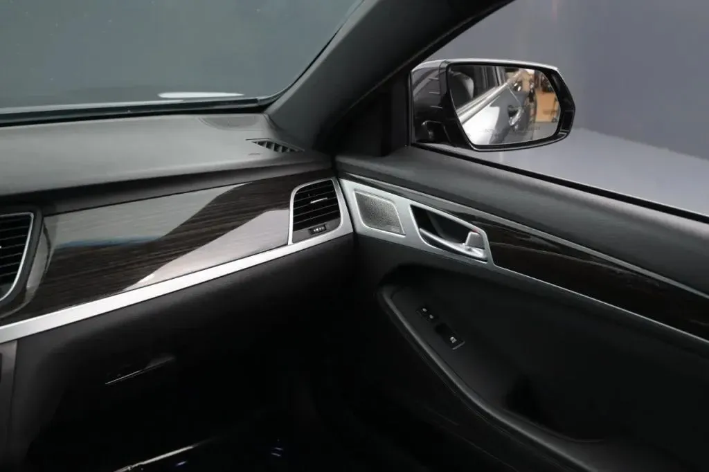 Genesis G80 photo 35