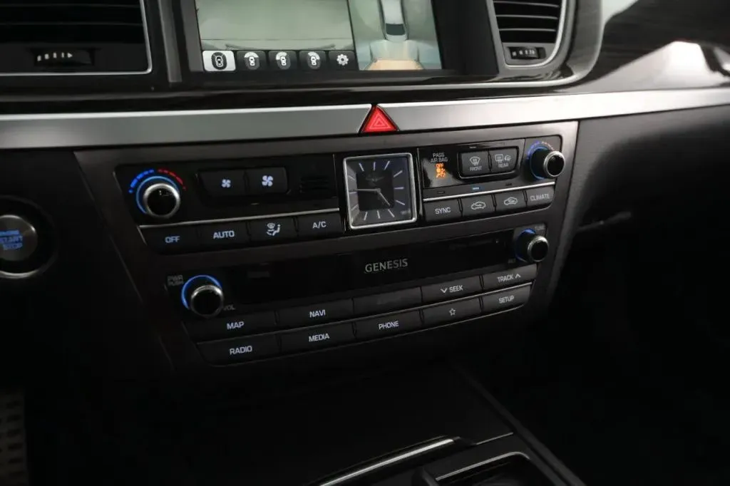 Genesis G80 photo 23