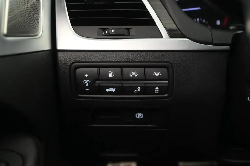 Genesis G80 photo 29