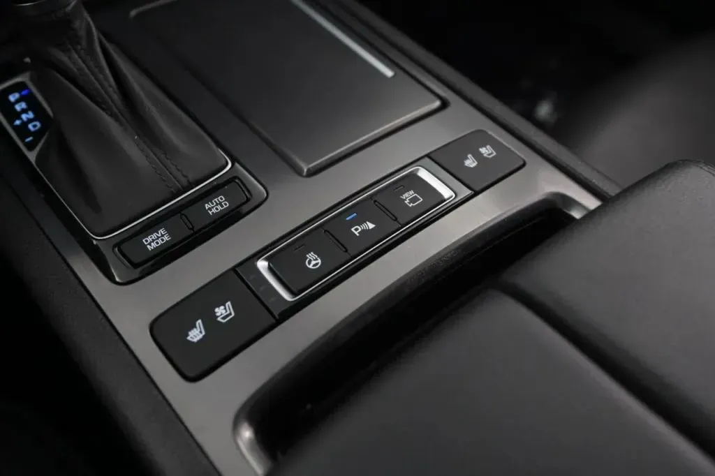 Genesis G80 photo 25