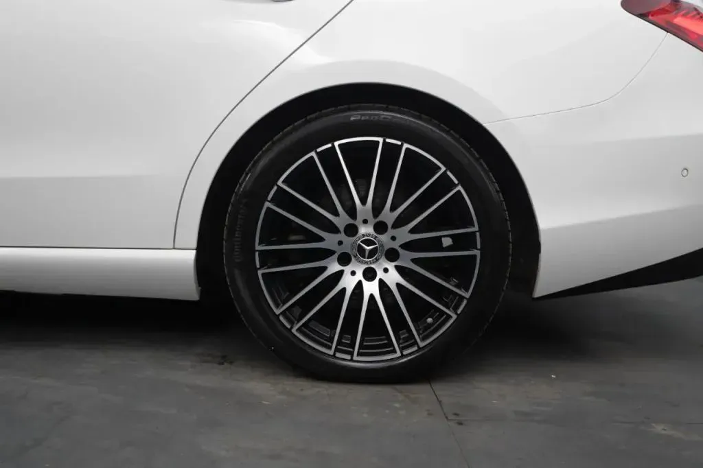 Mercedes-Benz C-Class photo 16