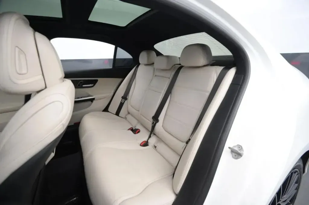 Mercedes-Benz C-Class photo 47