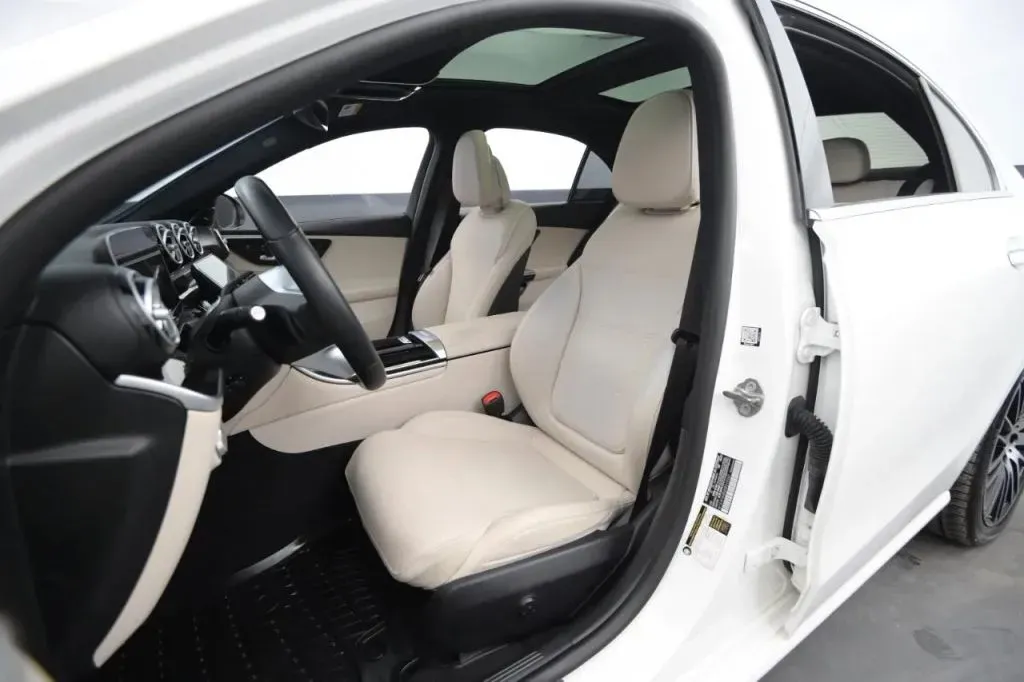 Mercedes-Benz C-Class photo 42