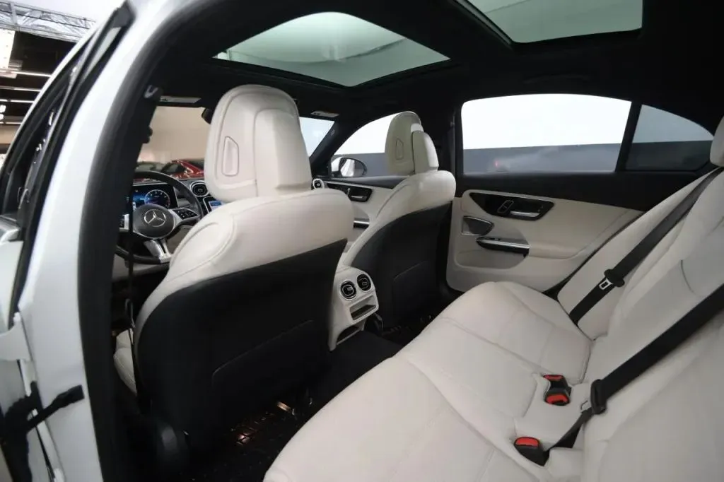 Mercedes-Benz C-Class photo 46