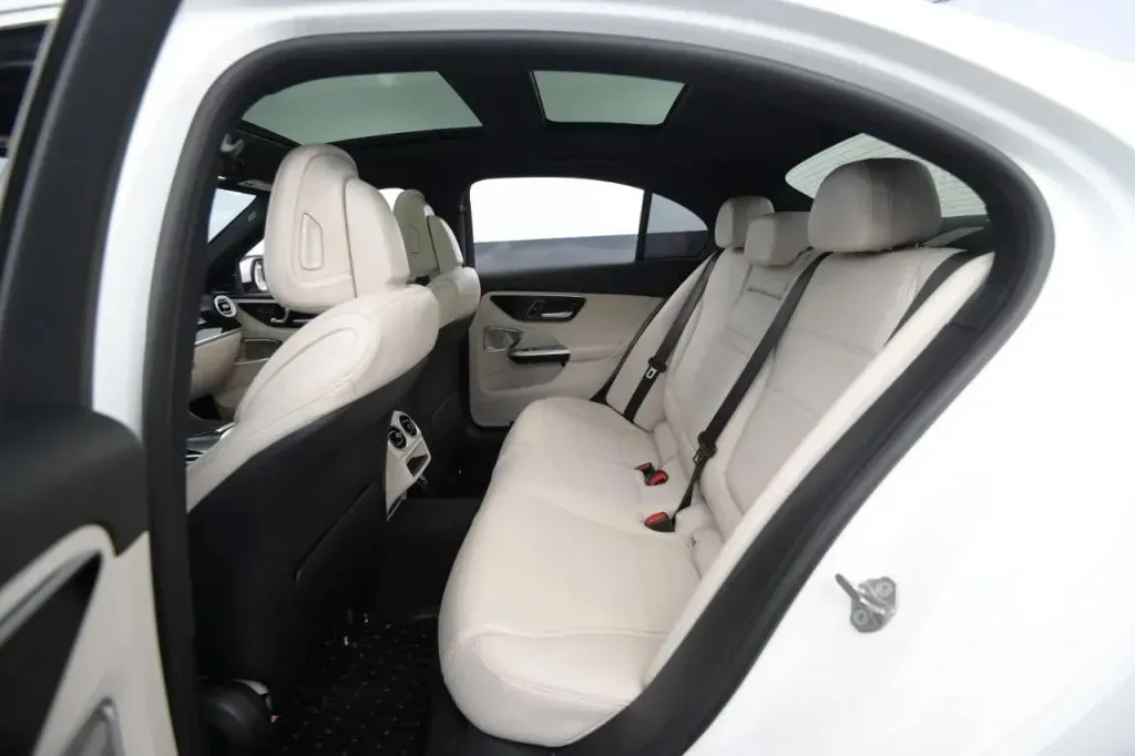 Mercedes-Benz C-Class photo 45