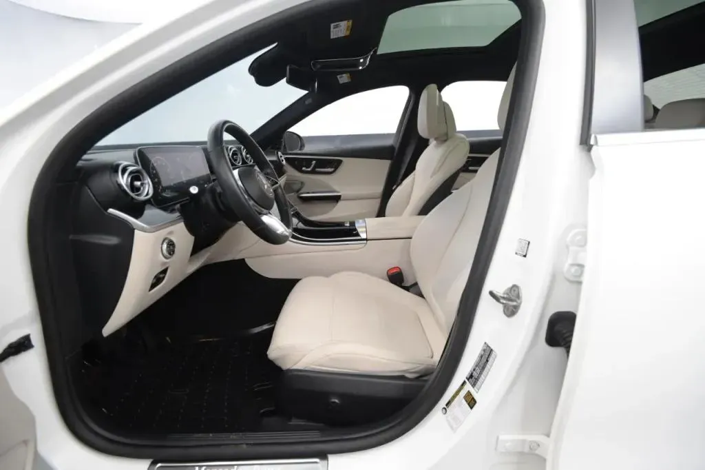 Mercedes-Benz C-Class photo 40